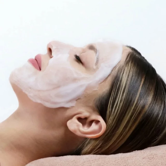 Un soin spa puissant pour une peau revitalisée 🧖‍♀️
Découvrez l’alliance précieuse de la Perle Blanche, riche en calcium, pour une peau profondément nourrie, éclatante et régénérée. Nos soins spa offrent détente et efficacité, stimulent le renouvellement cellulaire et estompent les signes de fatigue et d’âge.

#spaperleblanche #soinsspa #éclatnaturel #bienêtre #gemologycosmeticsparis#soinvisage #institutdebeautealbertville